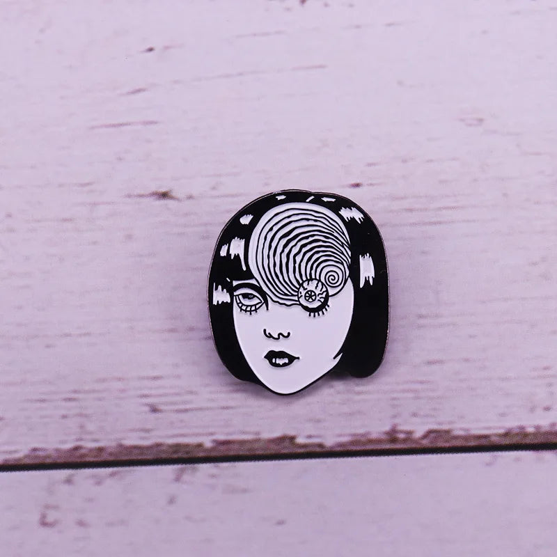 Pins Femme Artistic